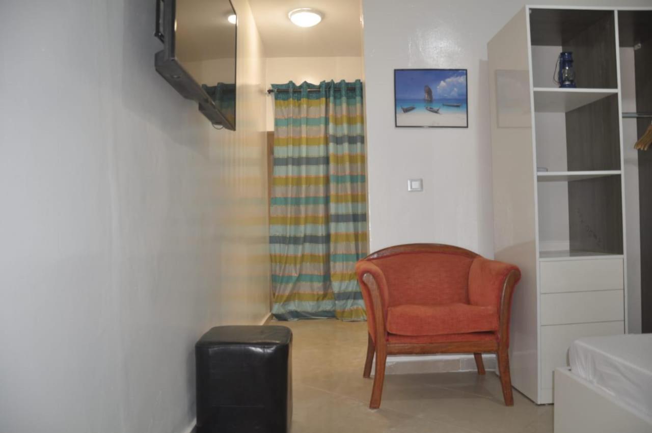 " Le Nid Douillet ", Un Fabuleux Studio, Calme, Cosy Et Bien Climatise Au Centre De Saly Zewnętrze zdjęcie